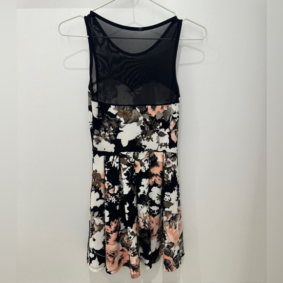 Floral party dress - Picture 2 of 6